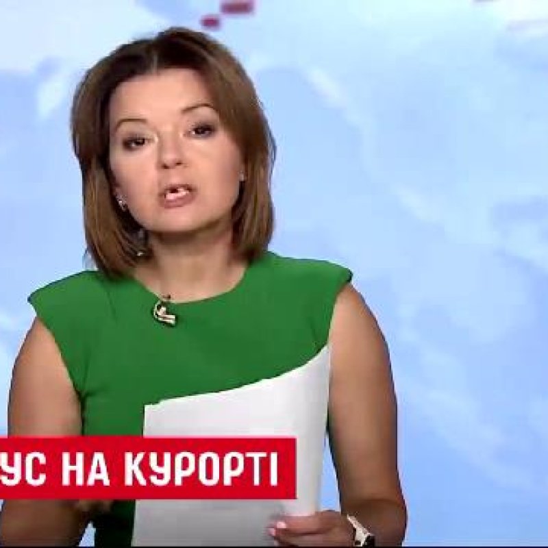 Unflustered Ukrainian news anchor loses tooth live on air